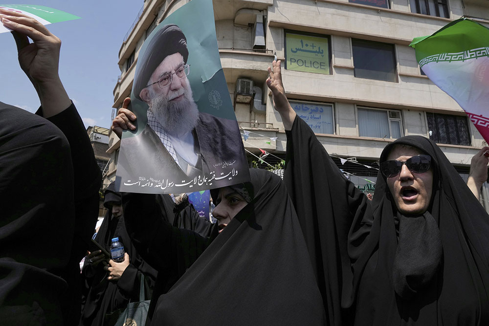 israel iran khamenei protest.jpg