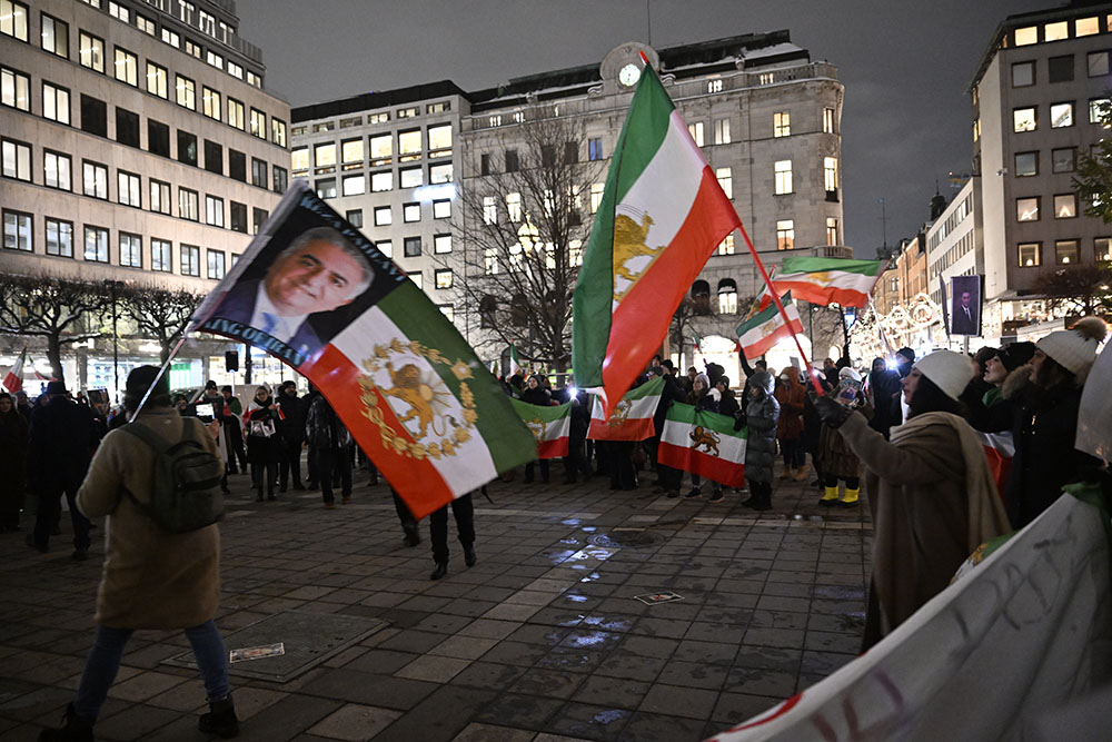 iran demo stockholm pahlavi.jpg