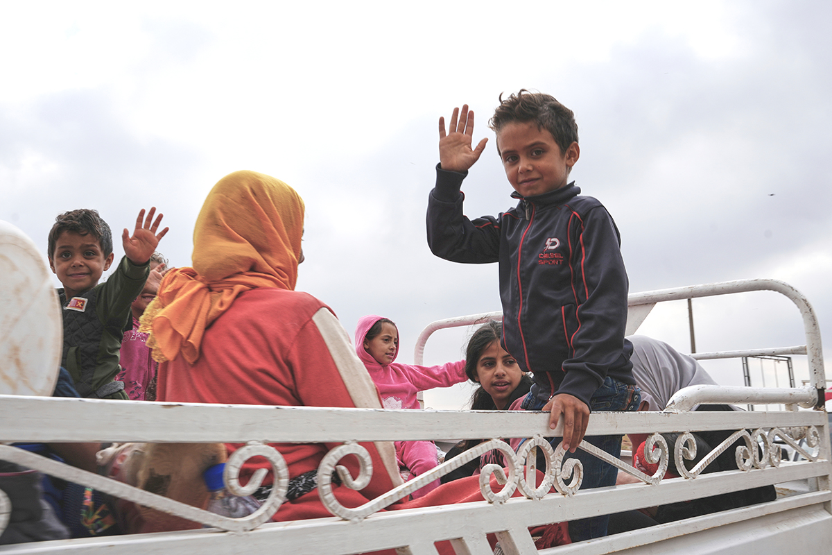 Syriska beduiner på flykt i juli 2025. Foto: AP/TT