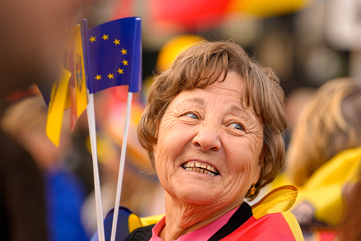 Valmöte i Moldavien. EU-linjen vann – tills vidare. Foto: AP/TT